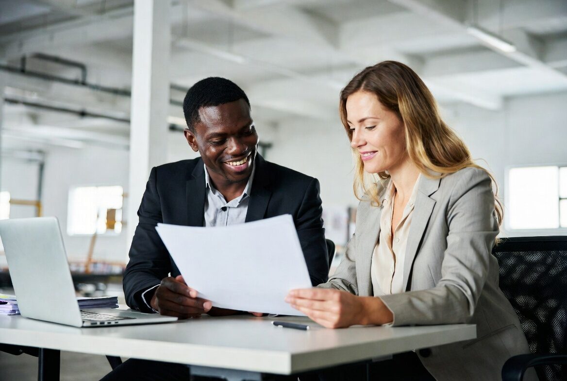 Consultant collaborating with a client team